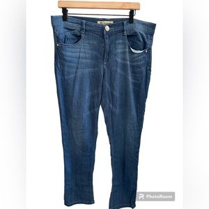 DEMOCRACY LIGHT WASH STRAIGHT JEANS